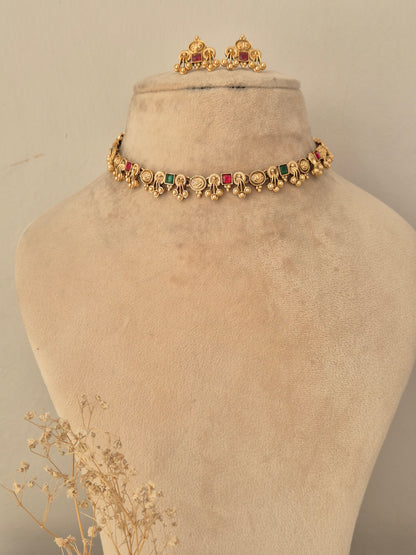 Descriptive & SEO-focused: Gold-toned Waari choker necklace featuring alternating red and green stone accents with matching stud earrings