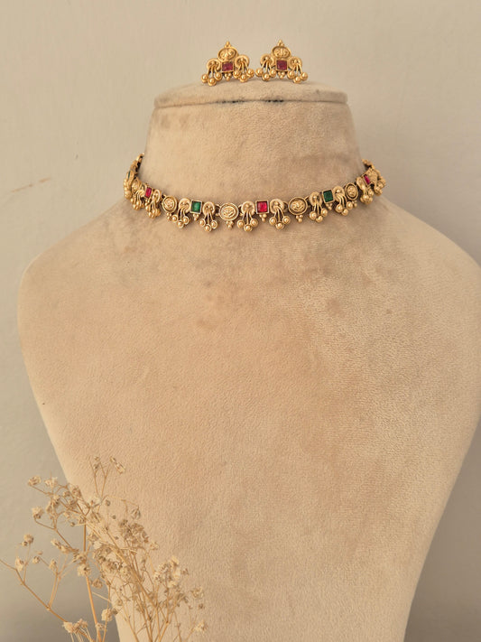 Descriptive & SEO-focused: Gold-toned Waari choker necklace featuring alternating red and green stone accents with matching stud earrings