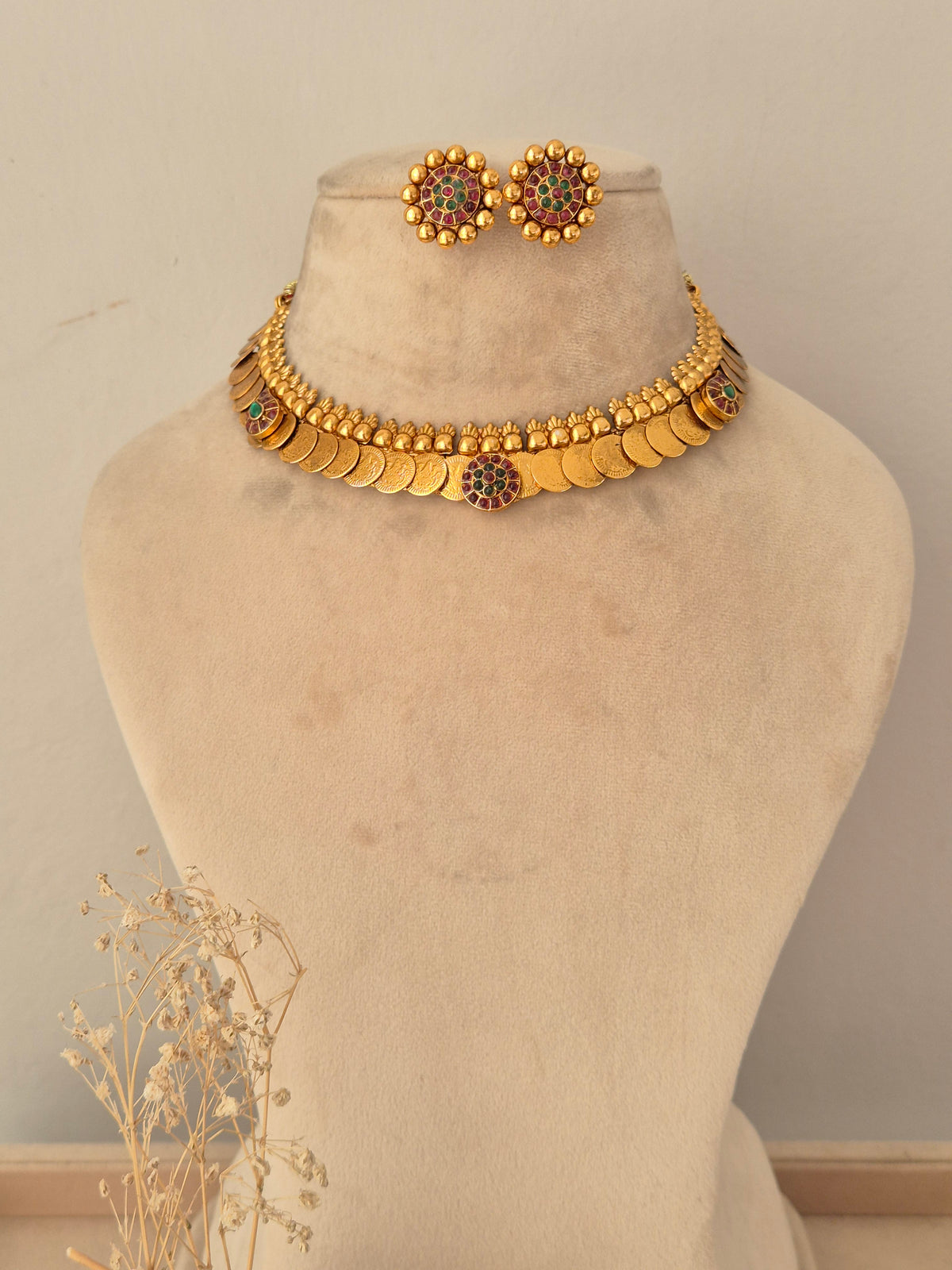 Antique gold coin-style choker necklace set with ruby-red and emerald-green stone accents and matching floral stud earrings