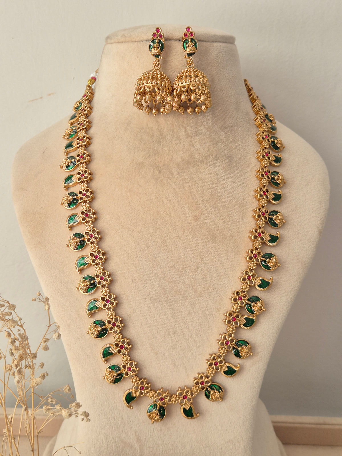 Jitika Necklace Set