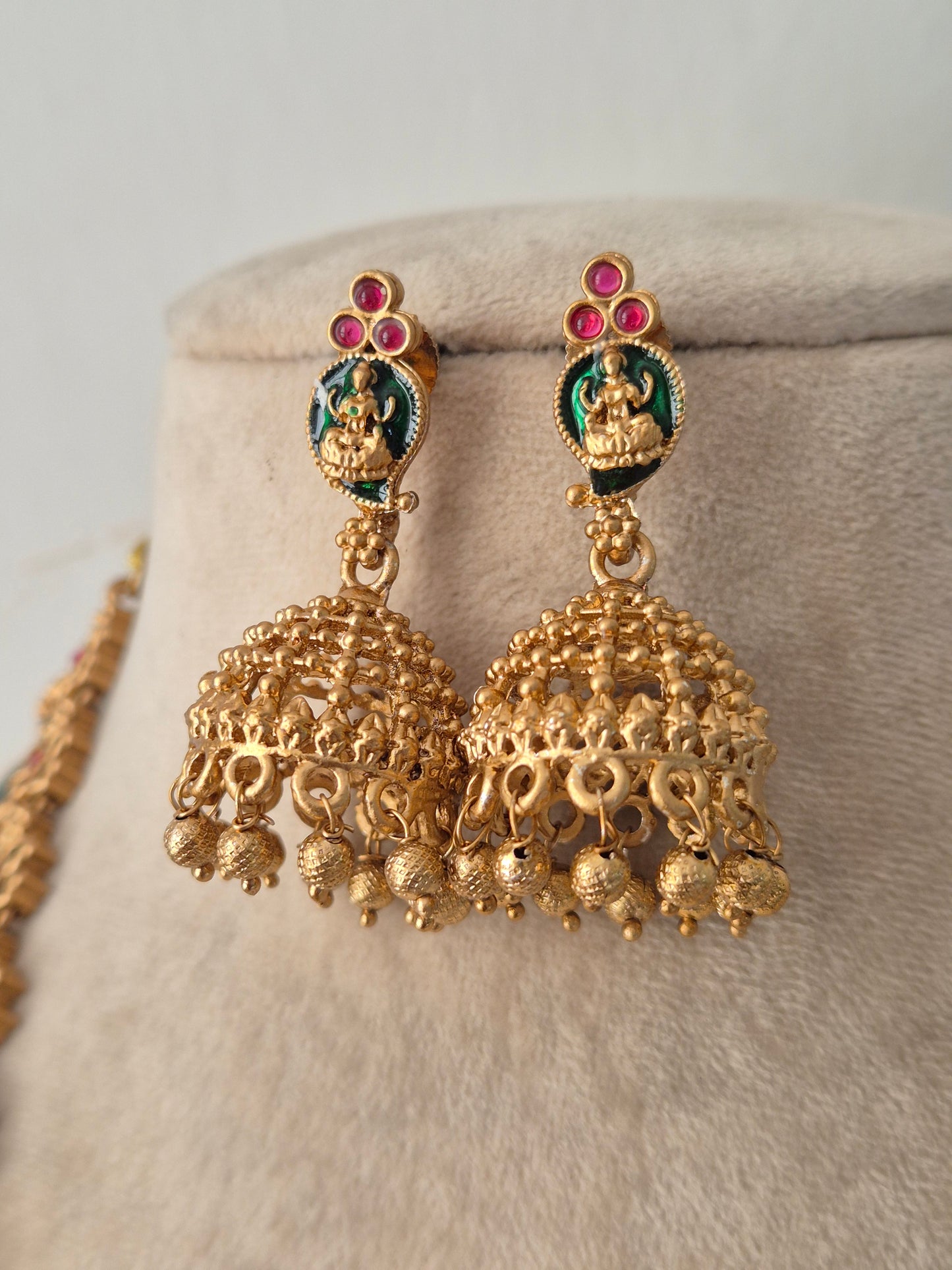 Jitika Necklace Set