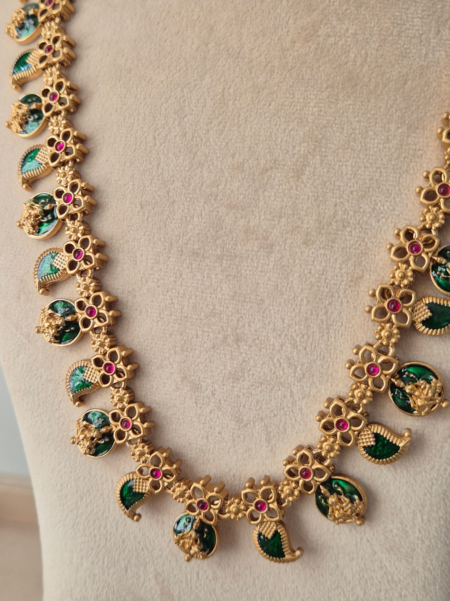 Jitika Necklace Set