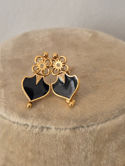 golden brass alloy earrings  a repeating pattern of black heart-shaped gemstone charms stud earrings by naitri.in