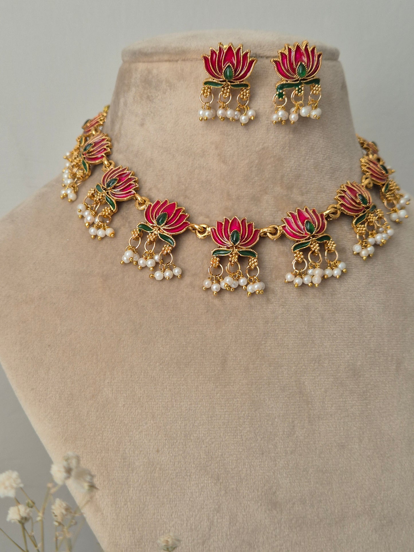 Decorative necklace with floral design for beautiful ladies by naitri.in