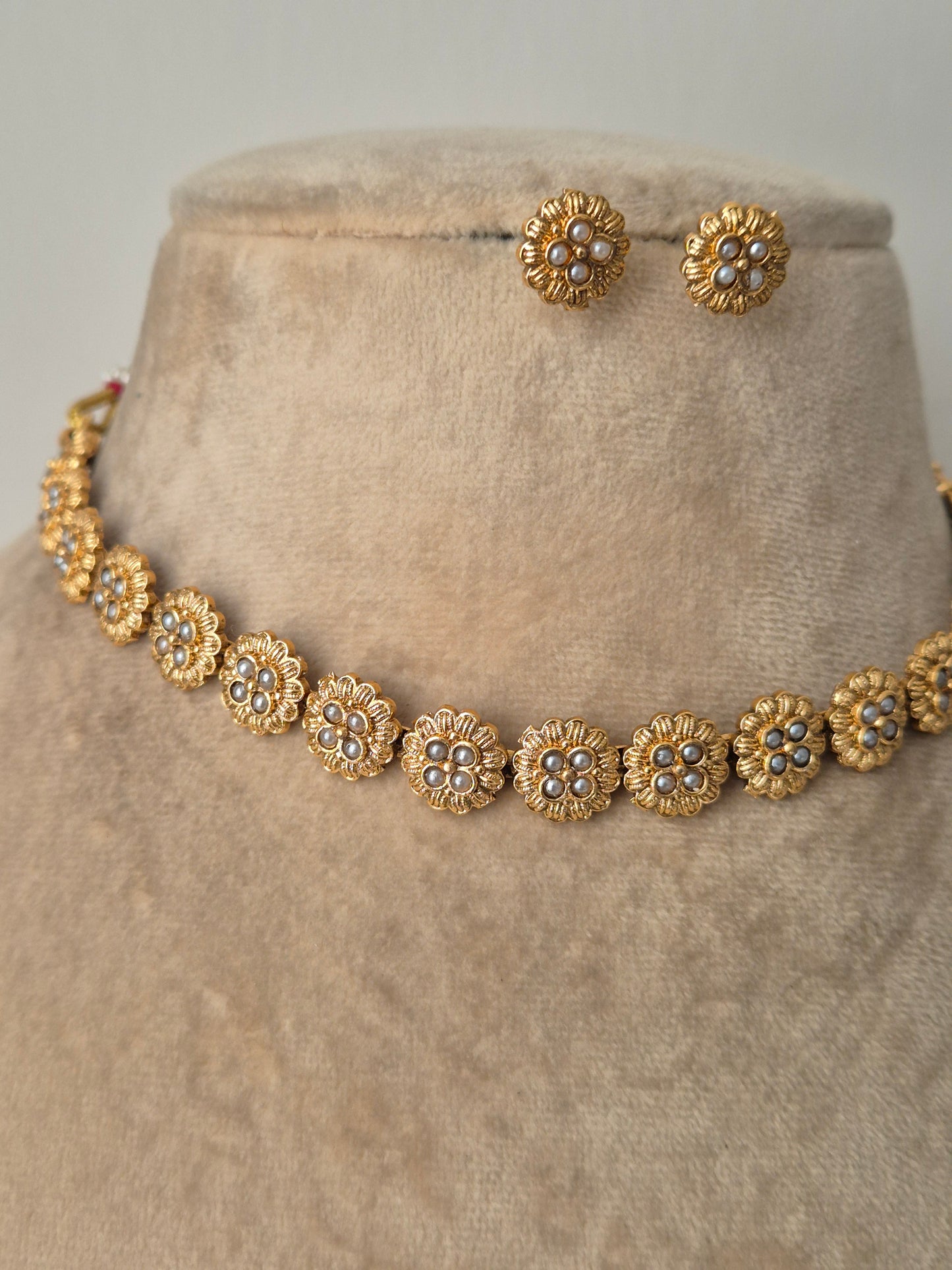 Flower shaped design necklace which have four small pearls simple and attractive with matching earrings by naitri.in