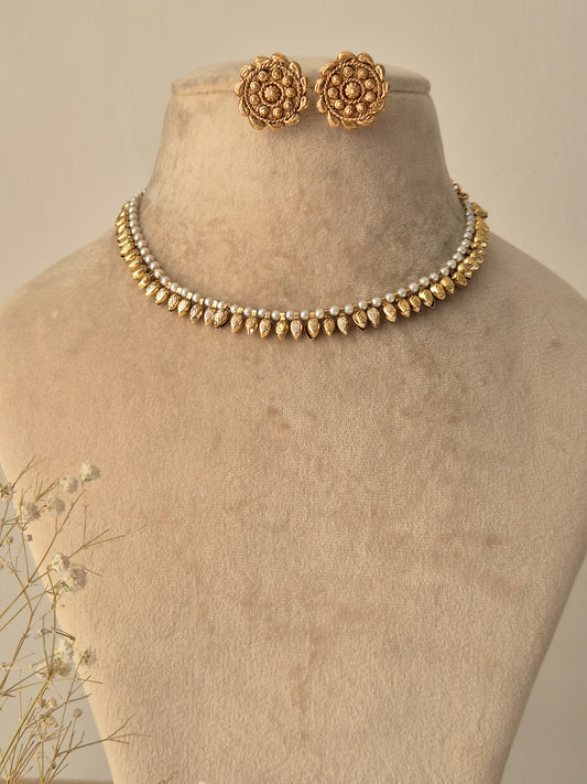 Gold necklace and earrings minimal and must-have necklace set light weight and unique design by naitri.in