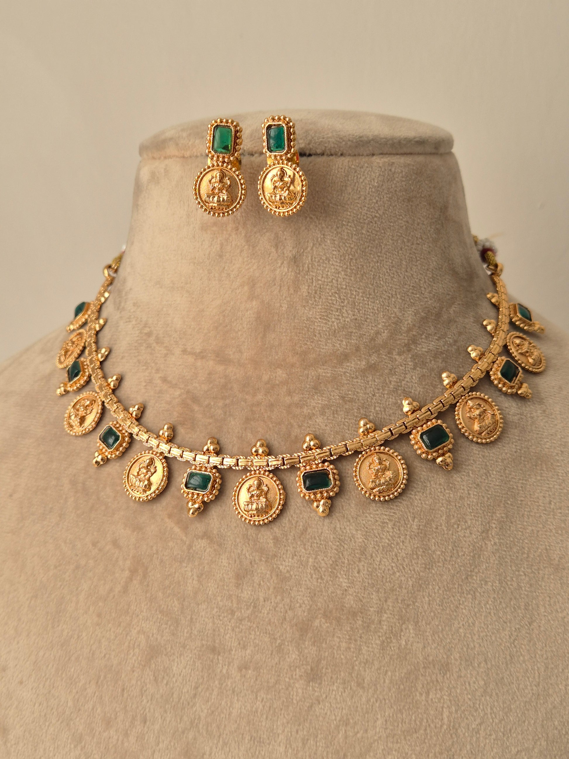 Gold necklace with green gemstone Timeless, High-quality by naitri.in