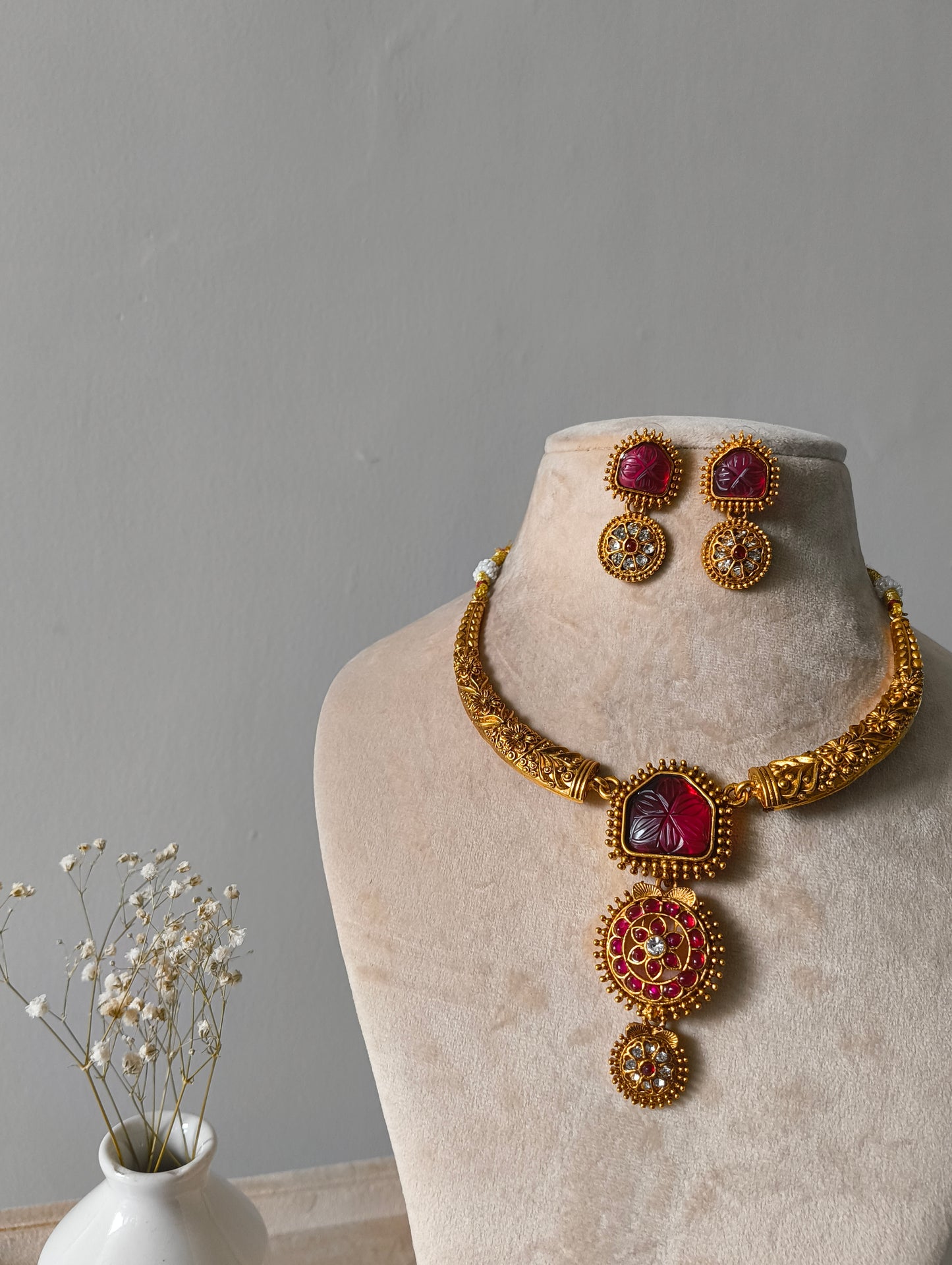 Krutika Necklace Set