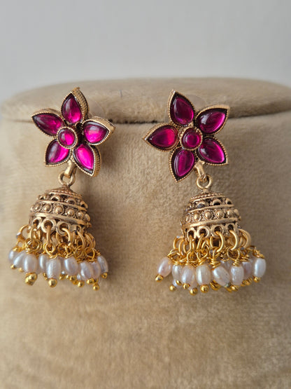Artisanal Komal Artisanal Komal necklace and earring set in a modern Indian ethnic aesthetic, jhumka earrings with pink stones and pearl cluster fringes by naitri.in