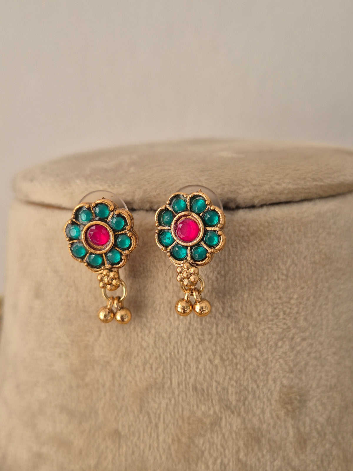Madhuri gold-toned maching earring by Naitri.in