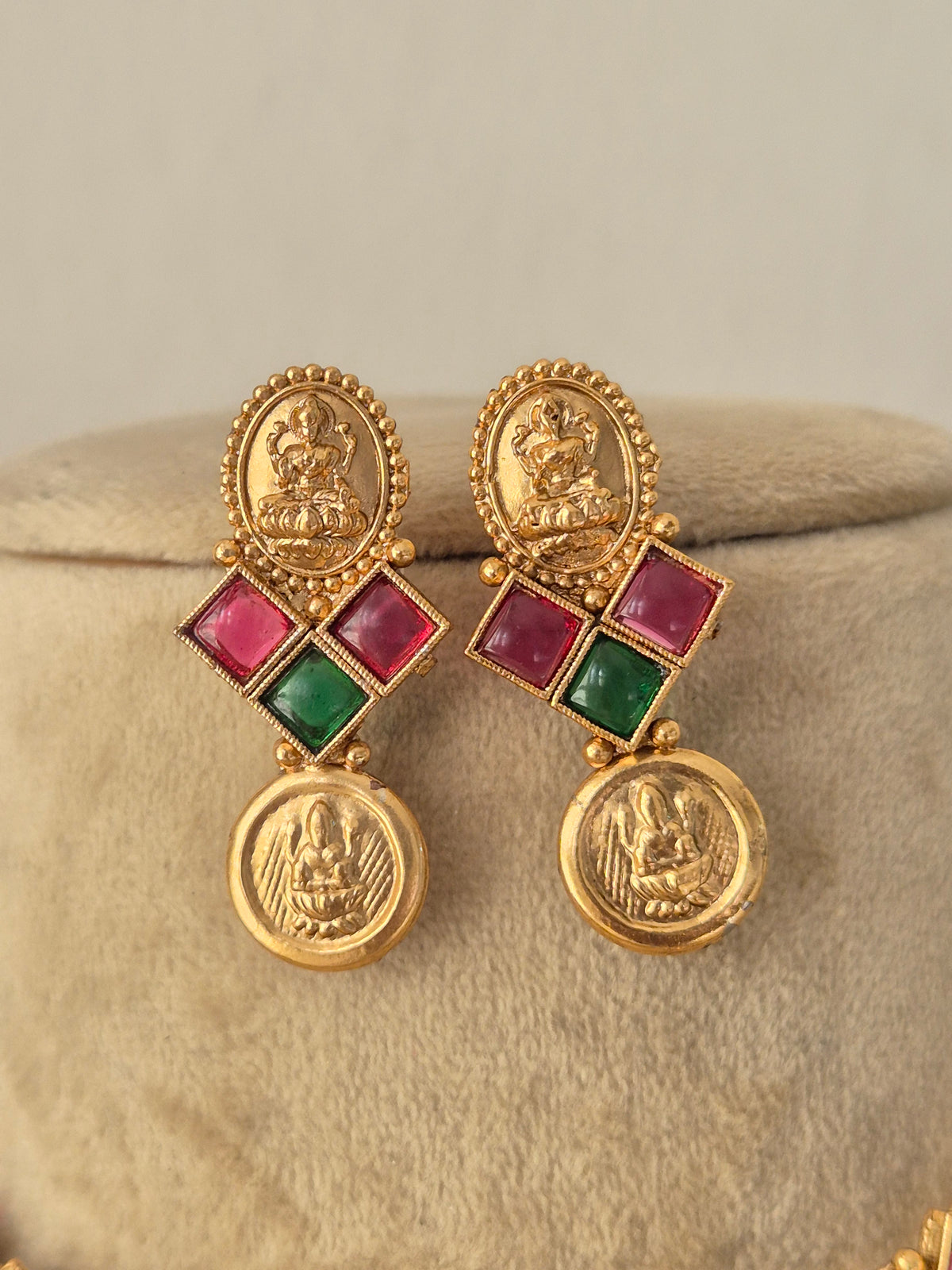 Gold-plated traditional Mayra necklace and earring set by Naitri.in