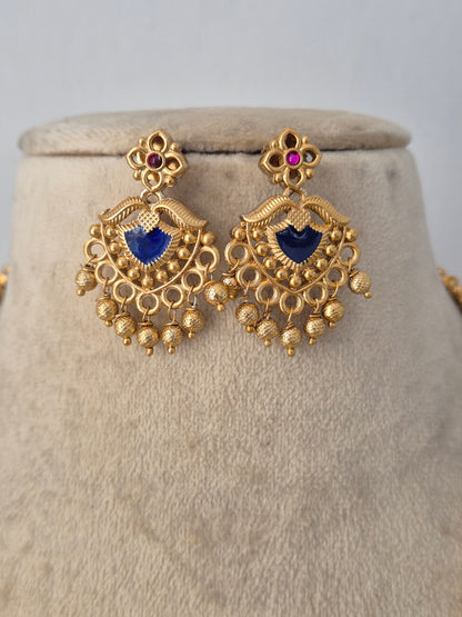 Traditional Indian ethnic gold necklace set with gemstone details by Naitri.in