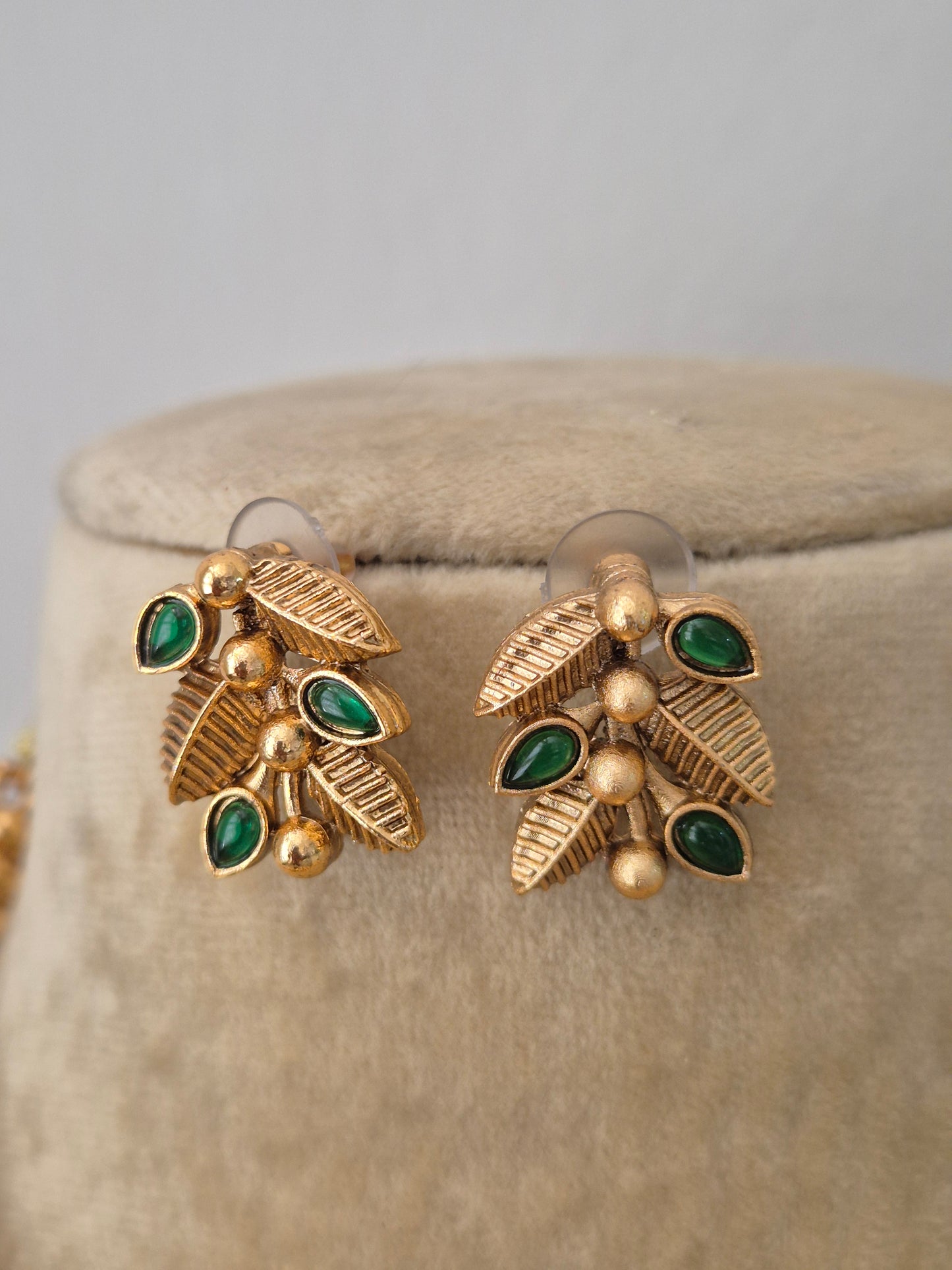 Gold-plated with green leaf-shaped gemstones by naitri.in
