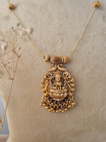Gold-plated traditional Saisha pendeant by Naitri.in