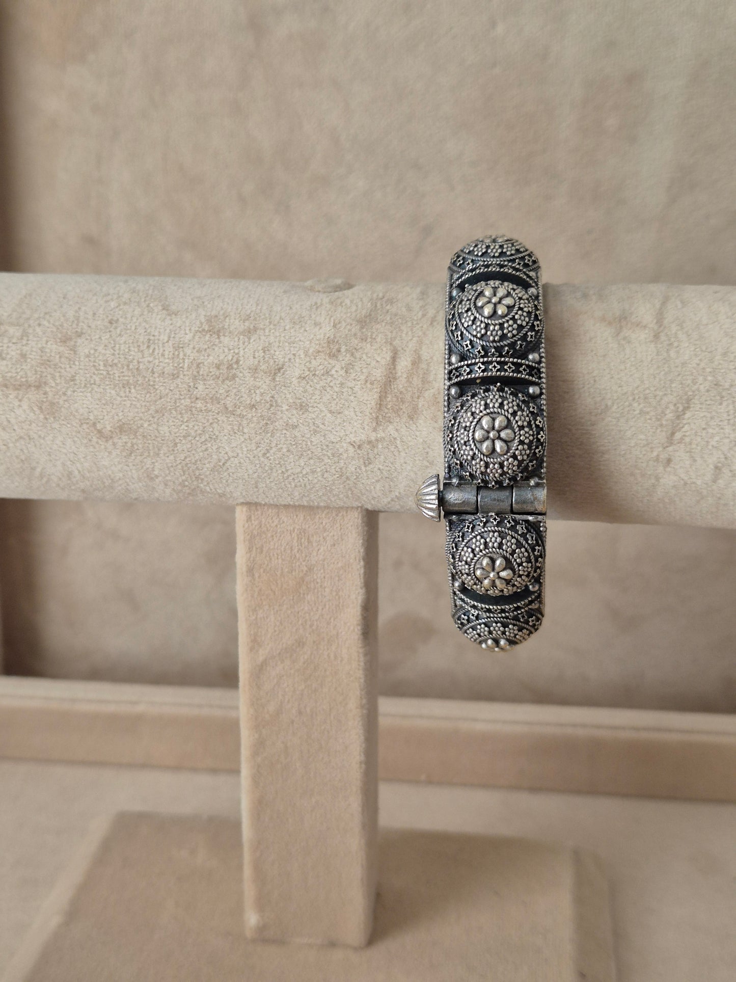 Traditional style silver textured bangle bracelet by naitri.in
