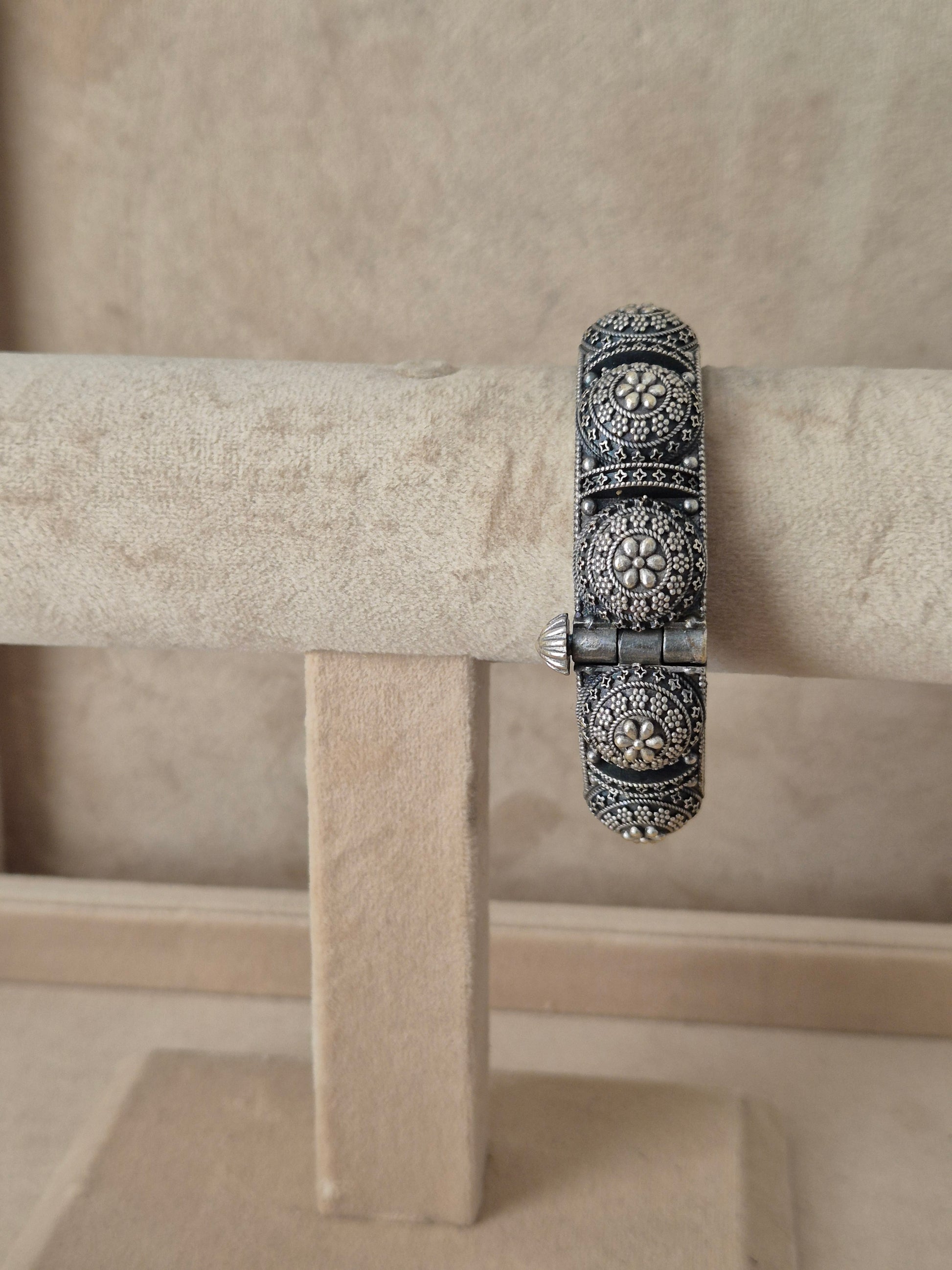 Traditional style silver textured bangle bracelet by naitri.in