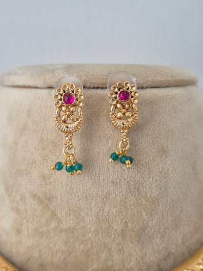 Gold-plated traditional Simmi necklace and earring set by Natri.in
