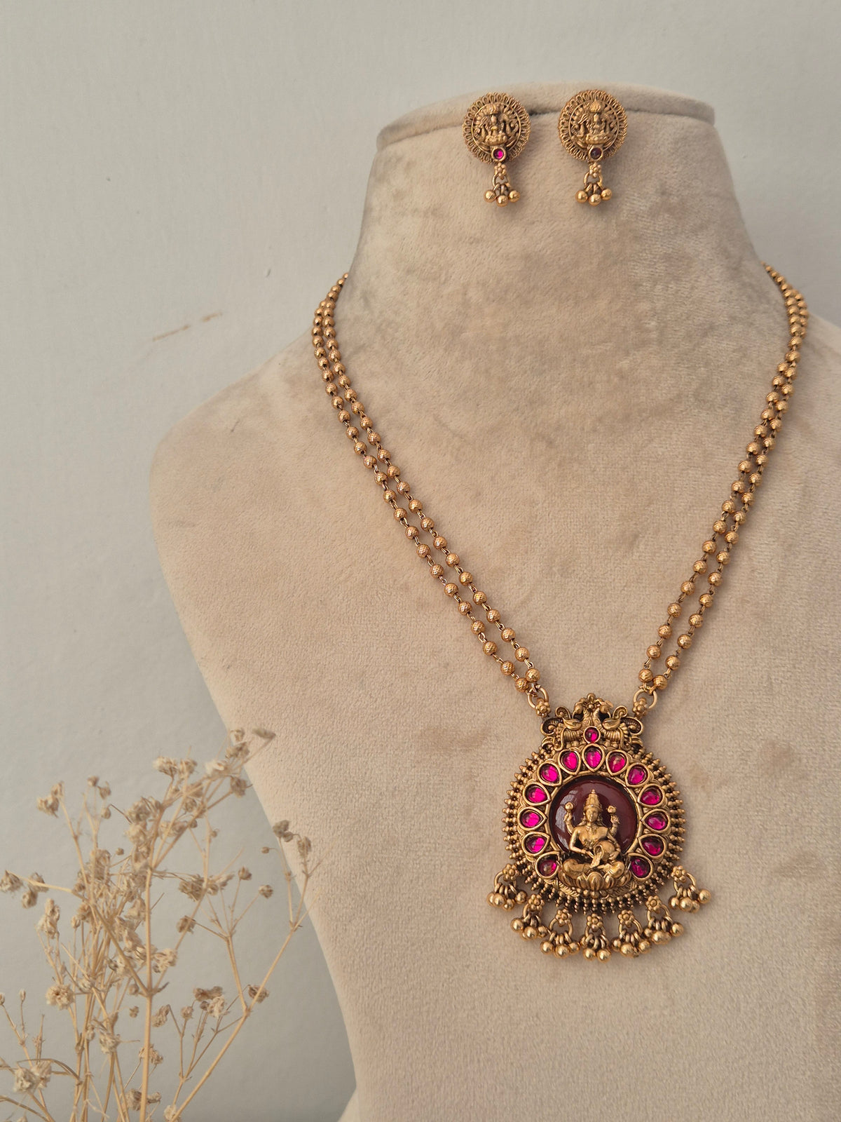 Tashu Necklace Set with Pink Stone Goddess Pendant | Naitri Ethnic Jewellery Traditional gold temple chain necklace and earring set with pink ruby accents by naitri.in