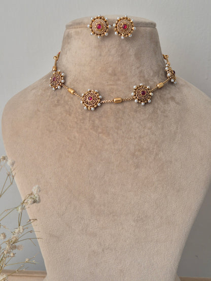 Decorative necklace 4 flowers which have attached pearls unique and minimal designed for enhancing the your look and style by naitri.in