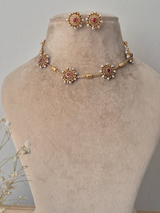 Decorative necklace 4 flowers which have attached pearls unique and minimal designed for enhancing the your look and style by naitri.in