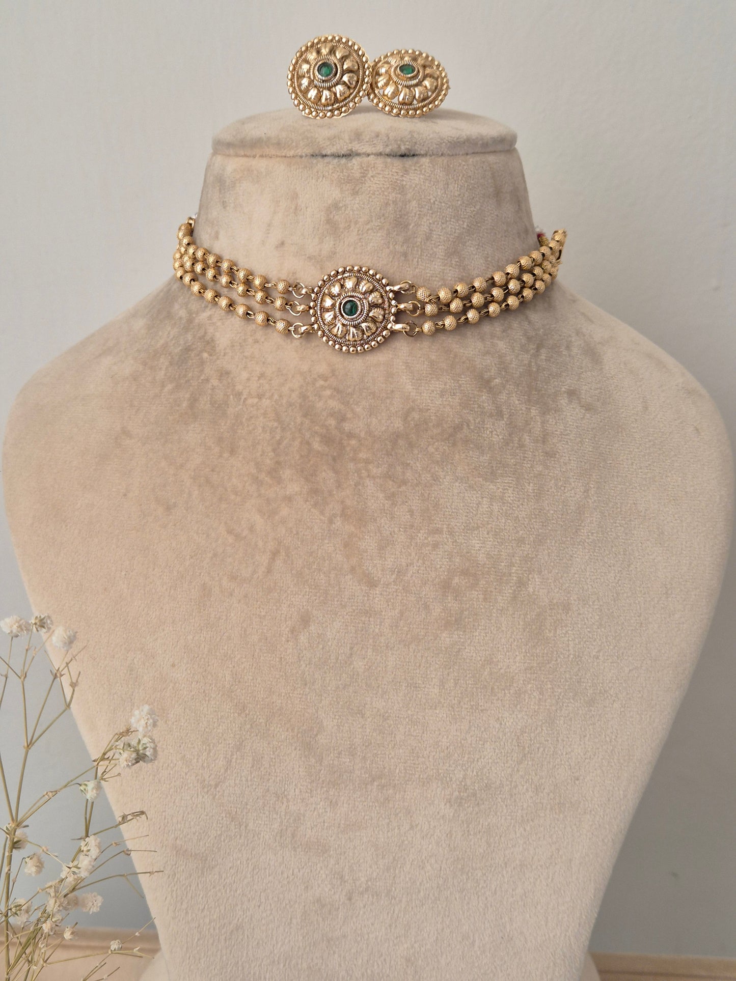 Gold bracelet and earrings brilliance, exquisite craftsmanship by naitri.in