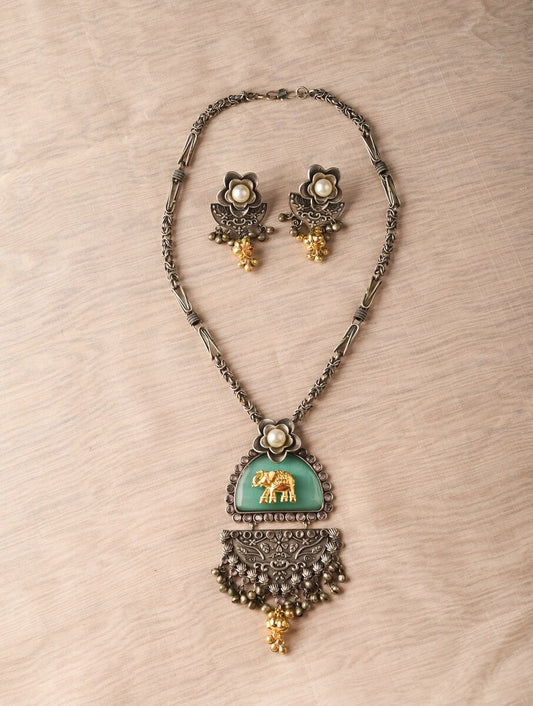 Vritika Necklace Set